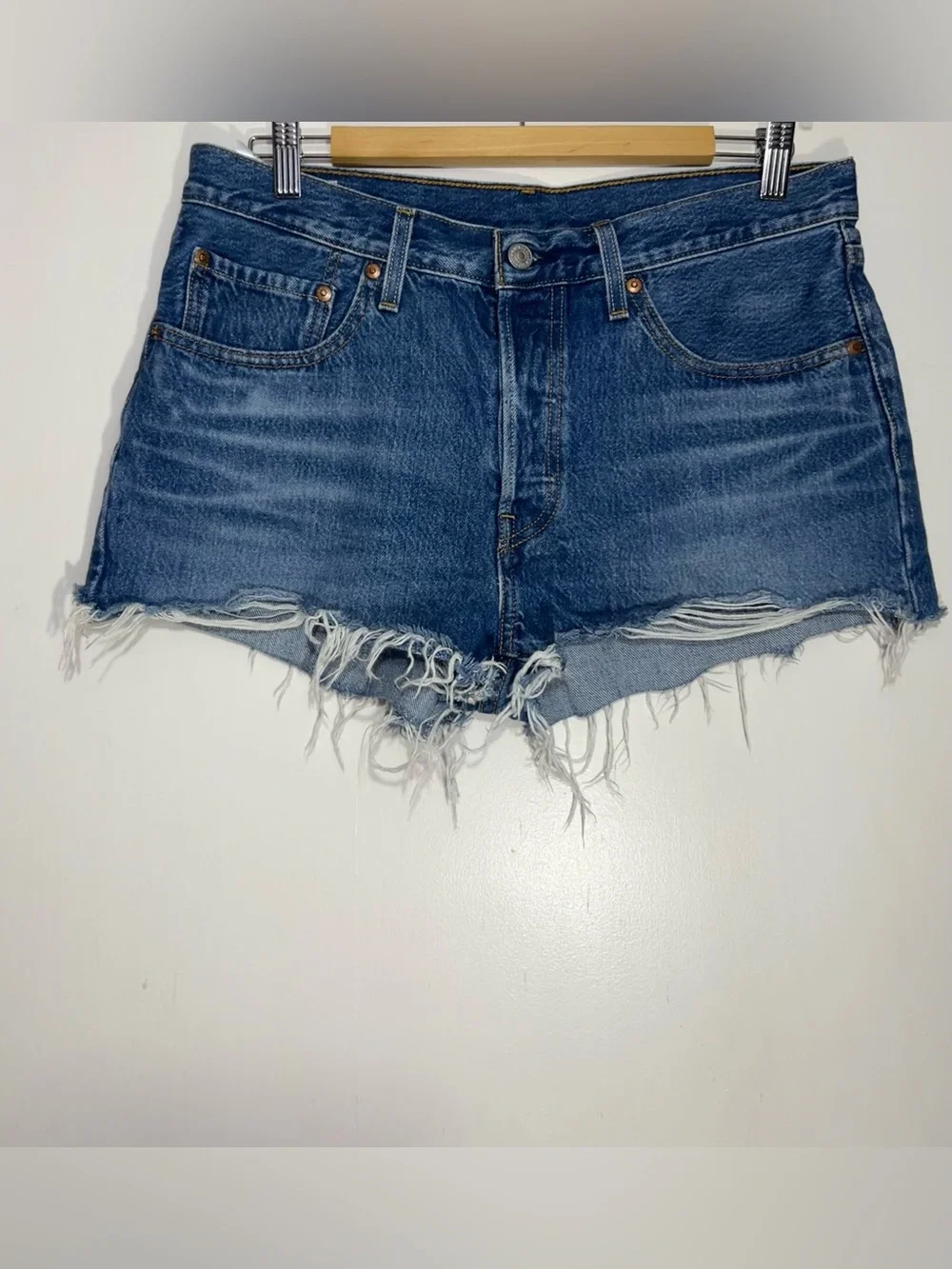 Levi's blue denim 501 Original Short in Roll Away size 30